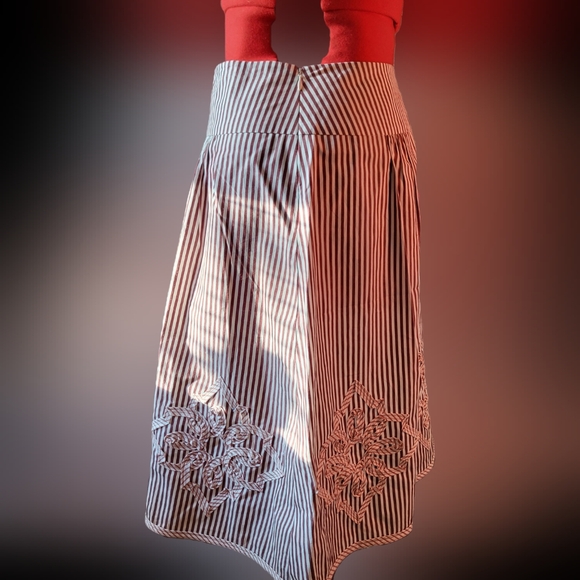LOFT Red and White A-Line Skirt with Pleated Cut Out - Picture 4 of 5